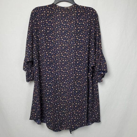 LilyPad Large Navy Floral Open Front Cover Top - Picture 3 of 5